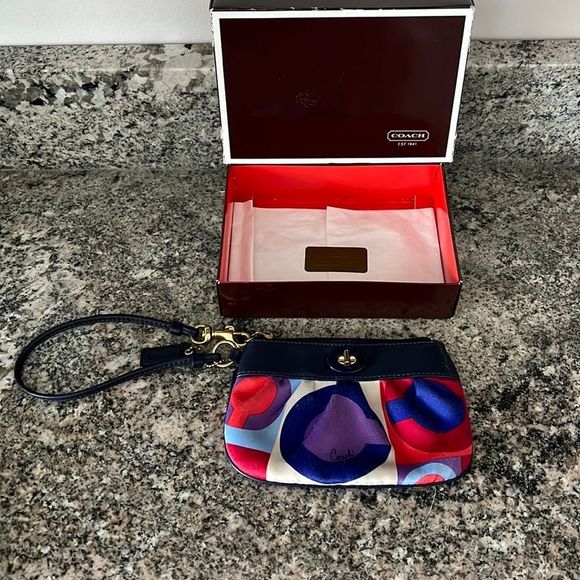 COPY - Vintage Coach Mini Wristlet comes with the box and tissue - Picture 1 of 7